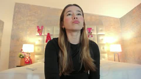 LEZY online show from February 16, 2026, 7:32 pm