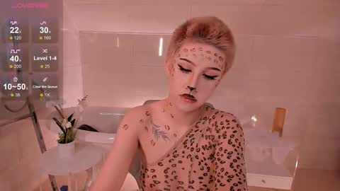 Snapshot of lezy_liza chatting on October 22, 2025, 1:17 am Lisa online show from October 22, 2025, 1:17 am