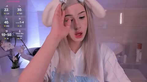 Snapshot of lezy_liza chatting on October 30, 2025, 2:13 am Lisa online show from October 30, 2025, 2:13 am