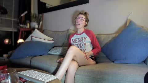 Hornystonerchick online show from December 26, 2024, 3:27 am