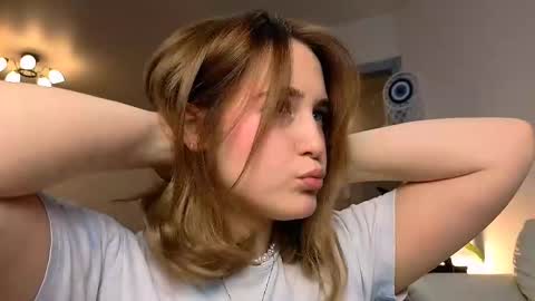 li_ni_ online show from February 12, 2025, 7:55 am