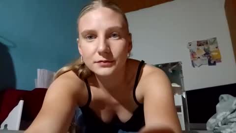 lia06_ online show from October 3, 2025, 6:05 pm