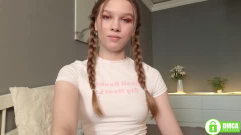 Lia  online show from September 20, 2025, 9:43 am