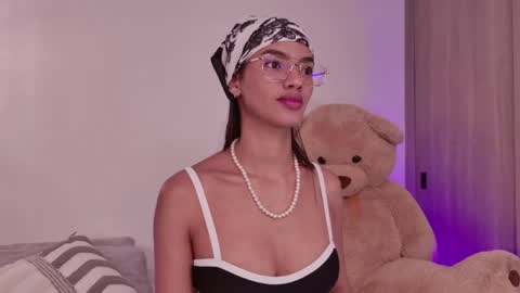 Lia online show from April 21, 2026, 5:47 am