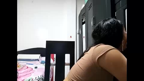 Lia online show from December 17, 2025, 7:09 pm