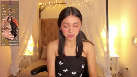 Lia online show from September 19, 2025, 9:15 pm