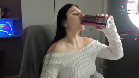 Lia online show from November 24, 2025, 8:36 am