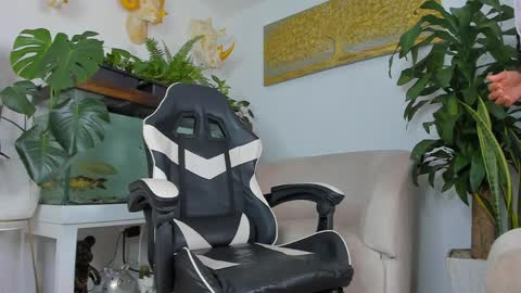 lia_lovelly online show from April 5, 2026, 8:50 pm