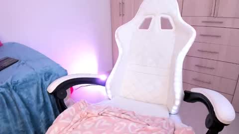 Snapshot of lia_queen610 chatting on December 15, 2024, 3:13 am Little Queen Lia online show from December 15, 2024, 3:13 am