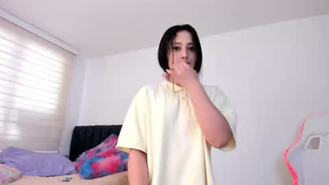 Snapshot of lia_queen610 chatting on December 31, 2024, 9:06 pm Little Queen Lia online show from December 31, 2024, 9:06 pm