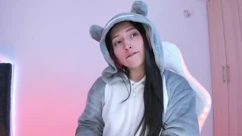 Snapshot of lia_queen610 chatting on January 18, 2025, 12:35 am Little Queen Lia online show from January 18, 2025, 12:35 am