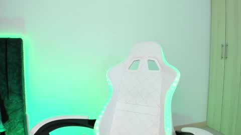 Snapshot of lia_queen610 chatting on February 1, 2025, 1:34 am Little Queen Lia online show from February 1, 2025, 1:34 am