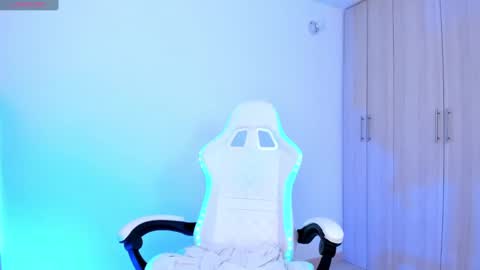 Snapshot of lia_queen610 chatting on February 4, 2025, 9:41 pm Little Queen Lia online show from February 4, 2025, 9:41 pm