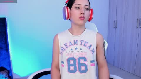 Snapshot of lia_queen610 chatting on February 5, 2025, 12:53 am Little Queen Lia online show from February 5, 2025, 12:53 am