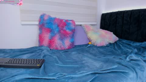 Snapshot of lia_queen610 chatting on February 6, 2025, 2:00 am Little Queen Lia online show from February 6, 2025, 2:00 am