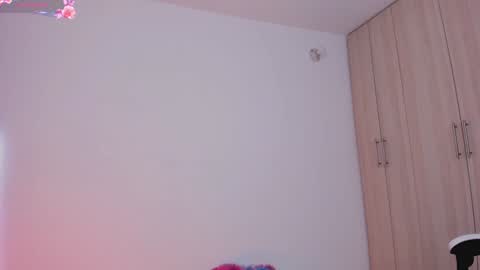 Snapshot of lia_queen610 chatting on February 7, 2025, 11:55 pm Little Queen Lia online show from February 7, 2025, 11:55 pm