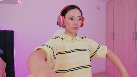 Snapshot of lia_queen610 chatting on February 8, 2025, 8:53 pm Little Queen Lia online show from February 8, 2025, 8:53 pm