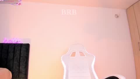 Snapshot of lia_queen610 chatting on February 16, 2025, 10:43 pm Little Queen Lia online show from February 16, 2025, 10:43 pm