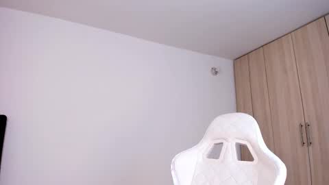 Snapshot of lia_queen610 chatting on February 19, 2025, 11:57 pm Little Queen Lia online show from February 19, 2025, 11:57 pm