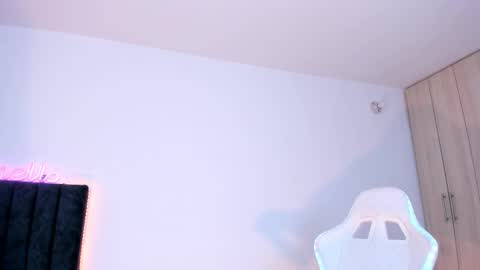 Snapshot of lia_queen610 chatting on February 21, 2025, 12:05 am Little Queen Lia online show from February 21, 2025, 12:05 am