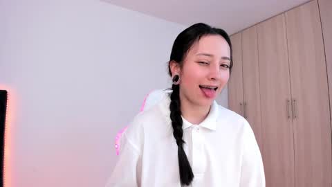 Snapshot of lia_queen610 chatting on March 1, 2025, 9:59 pm Little Queen Lia online show from March 1, 2025, 9:59 pm