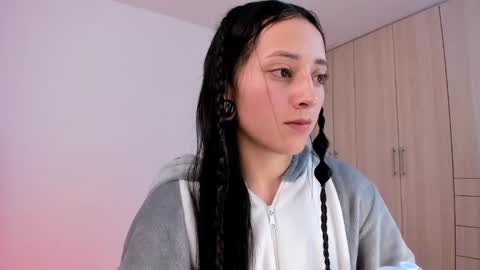 Snapshot of lia_queen610 chatting on March 5, 2025, 1:42 am Little Queen Lia online show from March 5, 2025, 1:42 am