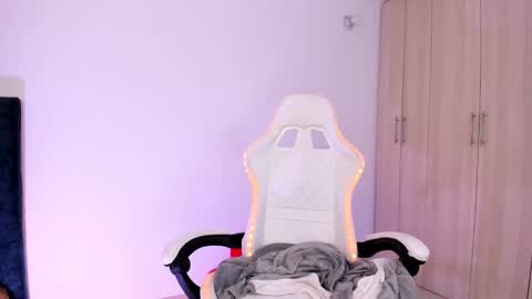 Snapshot of lia_queen610 chatting on March 5, 2025, 4:45 am Little Queen Lia online show from March 5, 2025, 4:45 am