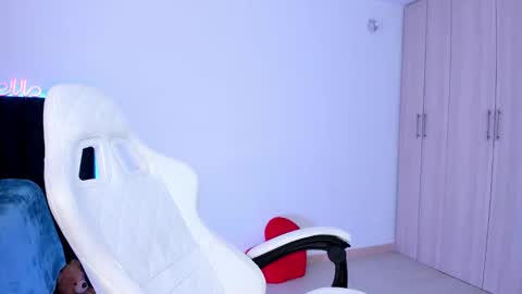 Snapshot of lia_queen610 chatting on March 7, 2025, 6:24 am Little Queen Lia online show from March 7, 2025, 6:24 am