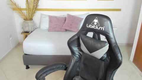 Lia  online show from November 18, 2025, 2:17 am