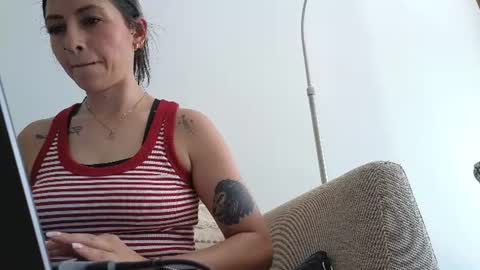 Snapshot of lia_smith87 chatting on June 18, 2026, 11:58 am Laura online show from June 18, 2026, 11:58 am