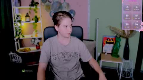 Lia online show from September 18, 2025, 8:27 am