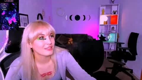 Lia online show from September 23, 2025, 7:39 pm