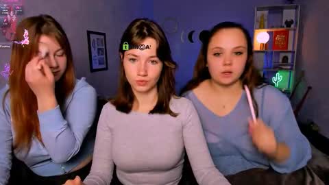 Lia online show from October 6, 2025, 7:11 pm