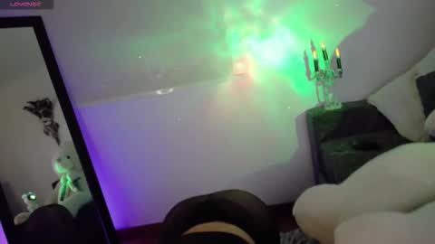 Lia online show from October 17, 2025, 12:25 am