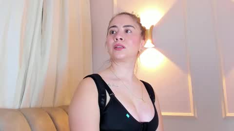 Snapshot of lia_walton__ chatting on November 5, 2025, 4:40 pm liz walton online show from November 5, 2025, 4:40 pm