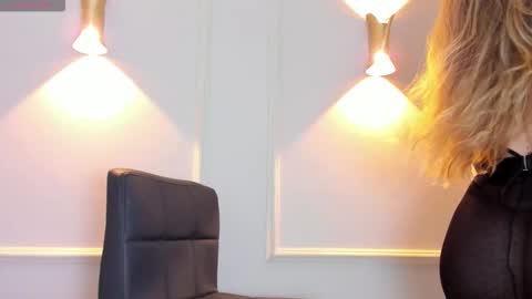 Snapshot of lia_walton__ chatting on December 1, 2025, 12:21 pm liz walton online show from December 1, 2025, 12:21 pm