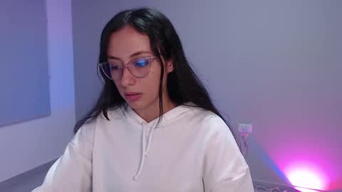   lia  online show from January 7, 2026, 12:13 am