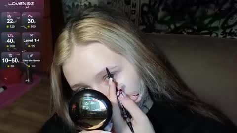 liaaa_li online show from November 8, 2025, 4:12 am