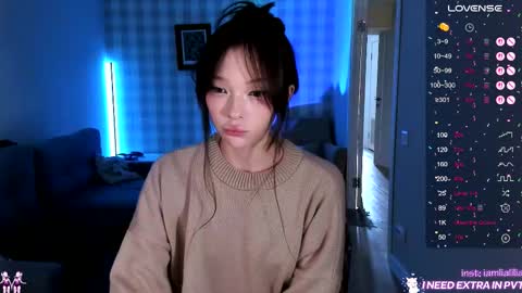 lialilia online show from October 5, 2025, 11:08 am