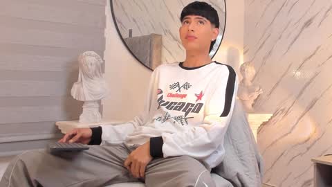 Snapshot of liam_055 chatting on February 3, 2025, 2:25 am Liam online show from February 3, 2025, 2:25 am