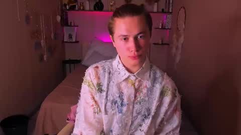 Liam online show from November 13, 2025, 11:20 am