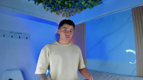 Snapshot of liam_dustin chatting on August 6, 2026, 8:33 pm Liam online show from August 6, 2026, 8:33 pm