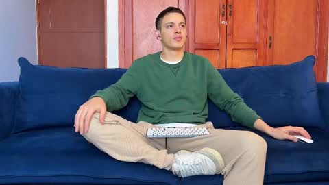 Liam online show from October 5, 2025, 12:58 pm