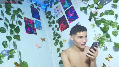 Snapshot of liam_honey18 chatting on May 6, 2026, 1:36 am liam_honey18 online show from May 6, 2026, 1:36 am