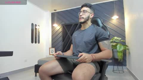 LIAM KLEIN online show from October 18, 2025, 11:11 am