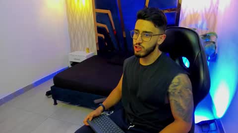 LIAM KLEIN online show from December 19, 2025, 11:28 am