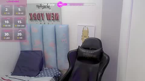 Snapshot of liam_play chatting on June 18, 2026, 4:24 am LIAM online show from June 18, 2026, 4:24 am