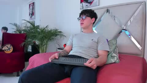 Call me Lian online show from March 9, 2026, 1:48 pm