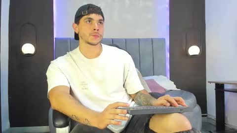 Liam online show from November 8, 2025, 9:57 pm