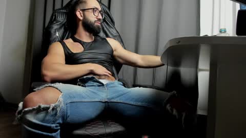 Liam online show from December 5, 2024, 5:26 am